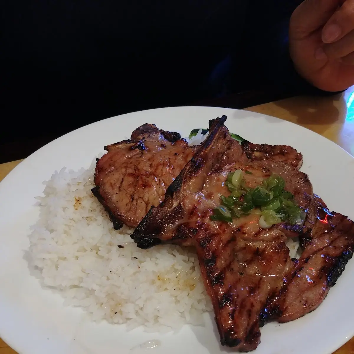 grilled pork chop on white rice 燒豬扒飯